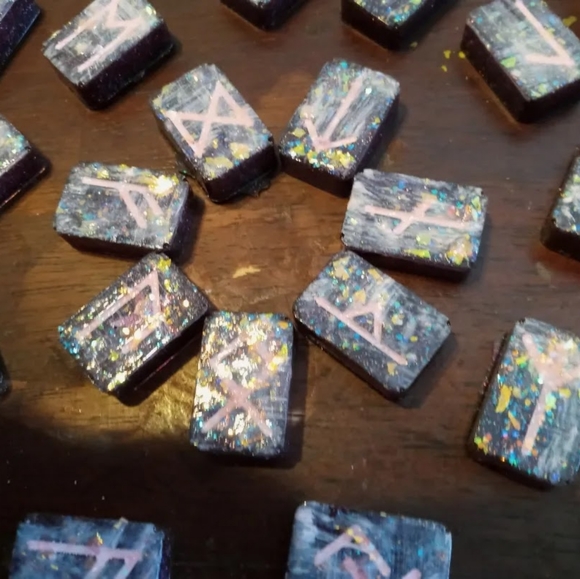 Prismatic Runes/Elder Futhark - Picture 4 of 7
